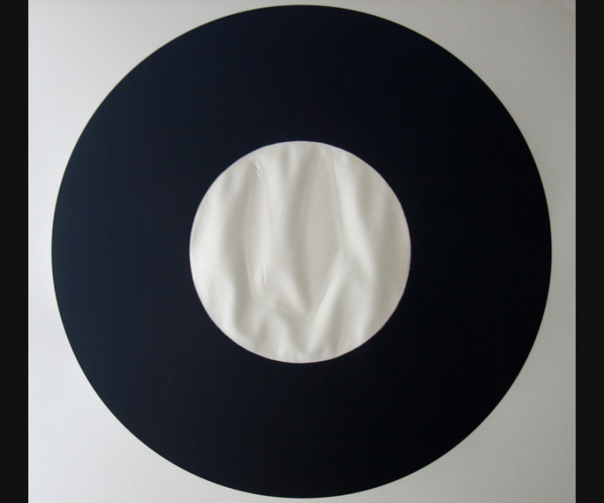 Circle 1 (black-white)